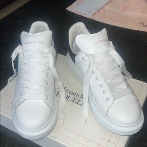 Worn TWICE! Alexander McQueen White Sneakers Classic Design Leather